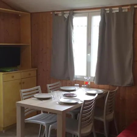 Camping Accueillant Animaux - 3 Pers. - Api-1-52-2252 *