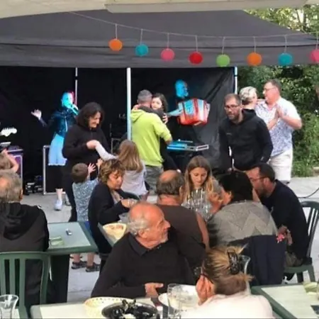 Camping Accueillant Animaux - 3 Pers. - Api-1-52-2252 *